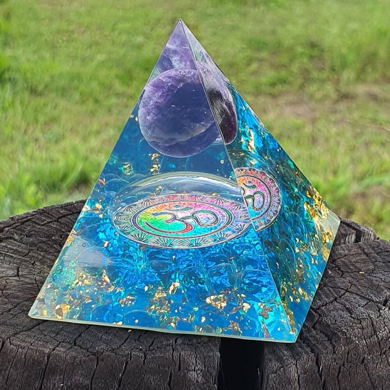 Orgonite Piramidal Intuição e Conexão Superior Pedra Ametista
