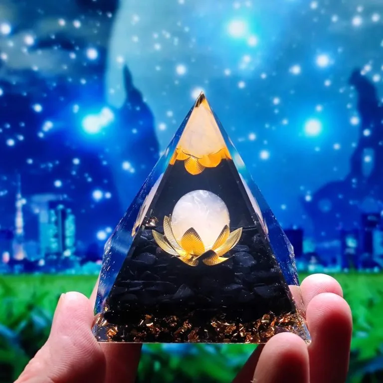 Orgonite Piramidal Flor de Lótus Quartzo Rosa
