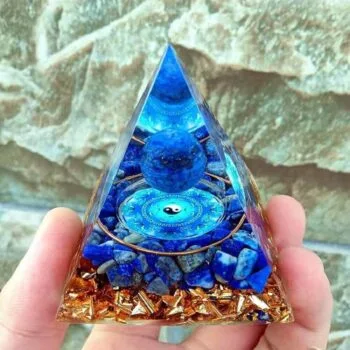 Orgonite Pirâmide Iluminação Pessoal Base 6cm