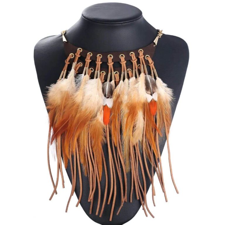 Colar Étnico de Penas e Couro